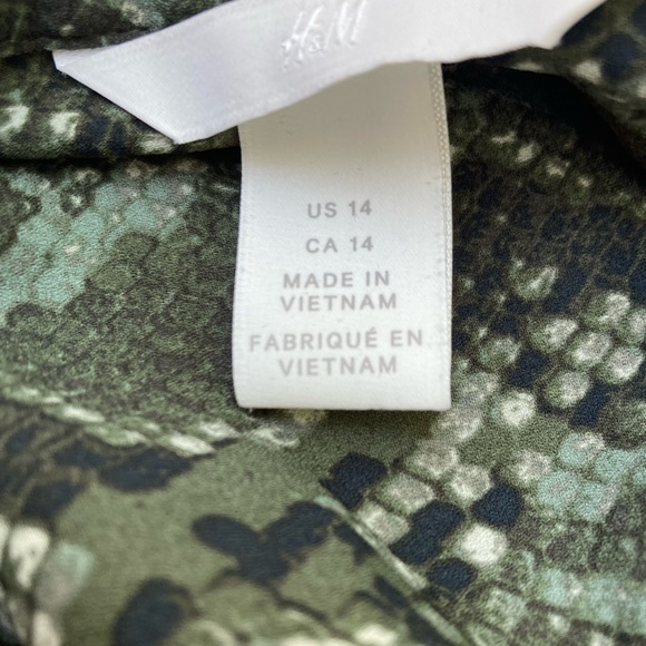 Women’s H&MSnakeskin Pattern Green and Black Blouse size 14 - Picture 5 of 5